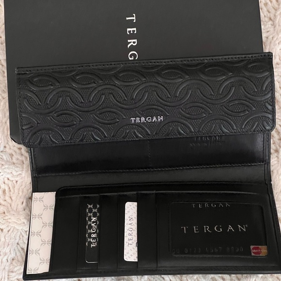 Elegant design and so classic wallet 🖤 - Picture 4 of 8